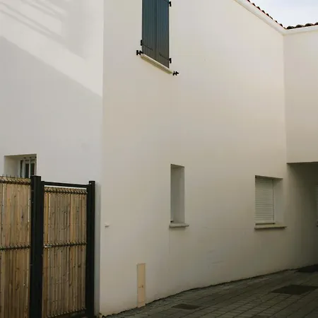Trio Home,3 Chambres, Parking Prive Gratuit, Wifi Debit, 10min La Rochelle,15min Ile De Re Vila