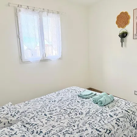 Trio Home,3 Chambres, Parking Privé Gratuit, Wifi Débit, 10min La Rochelle,15min île De Ré