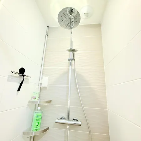 Trio Home,3 Chambres, Parking Privé Gratuit, Wifi Débit, 10min La Rochelle,15min île De Ré *